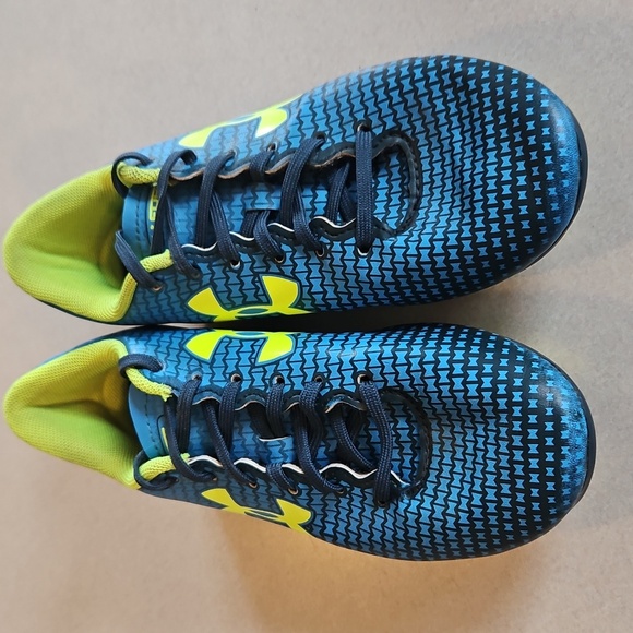 Undet Armour Soccer Cleats - Picture 2 of 11